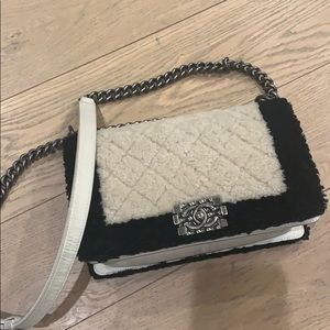Chanel Boy Bag FASHION Sherpa black and cream